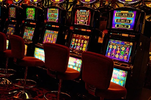 777t লাইভ ক্যাসিনো স্টুডিও — পেশাদার ডিলার সহ